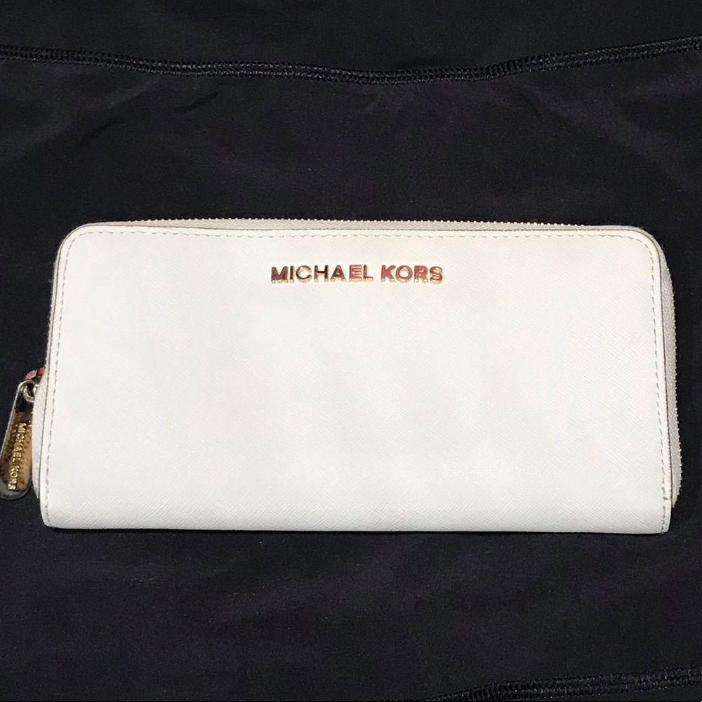 Michael Kors zippered wallet